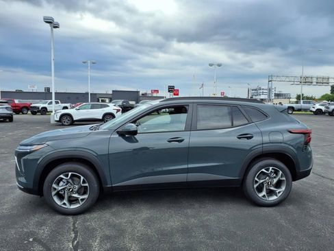 New 2025 Chevrolet Trax LT FWD image 7