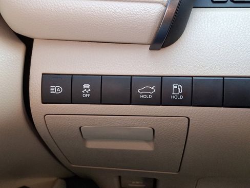 Used 2019 Toyota Camry LE image 24