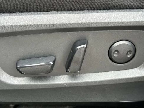 Used 2025 Nissan Pathfinder SV FWD image 35