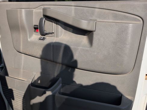 Used 2017 Chevrolet Express 2500 RWD image 36