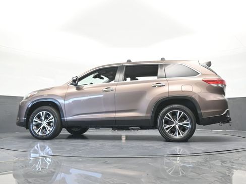 Used 2019 Toyota Highlander LE FWD image 55