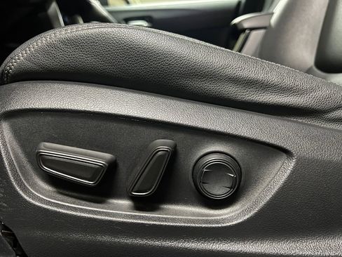 Certified 2022 Toyota Corolla Cross XLE image 13