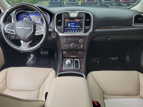 Used 2019 Chrysler 300 Limited RWD image 9
