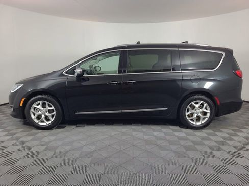 Used 2019 Chrysler Pacifica Limited image 6