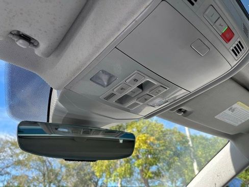 Used 2023 Volkswagen Jetta SE image 9