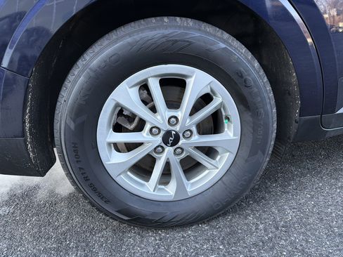 Used 2023 Kia Carnival LX image 33