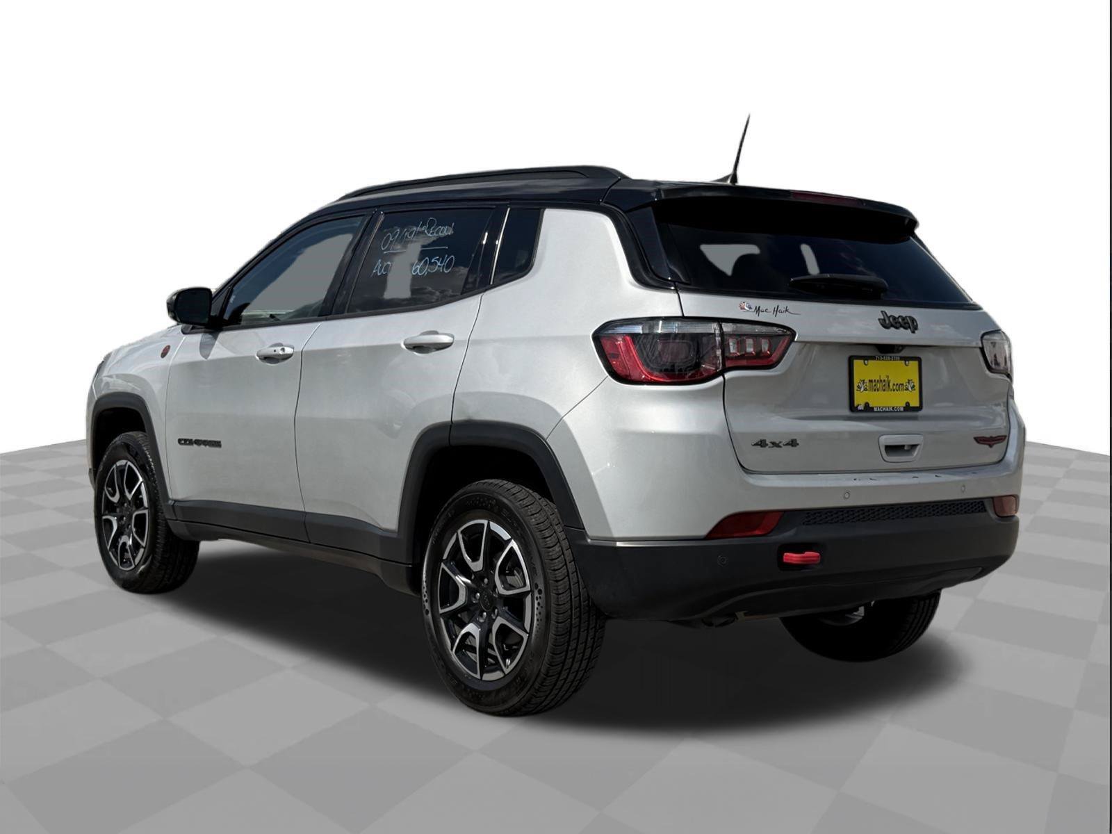 Used 2024 Jeep Compass Trailhawk AWD/4WD image 3