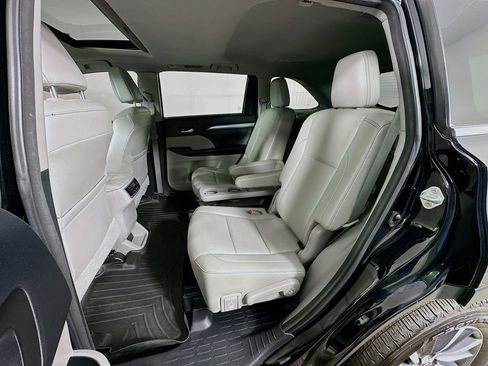 Used 2017 Toyota Highlander XLE image 30
