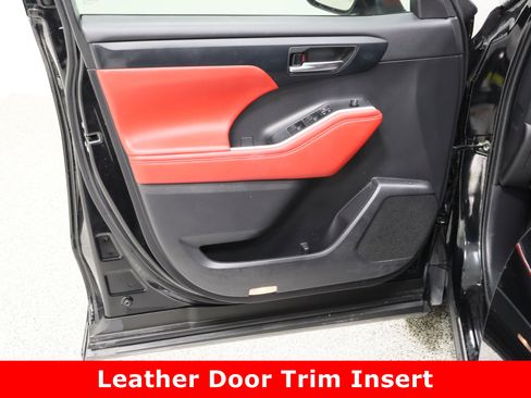 Used 2022 Toyota Highlander XSE image 12