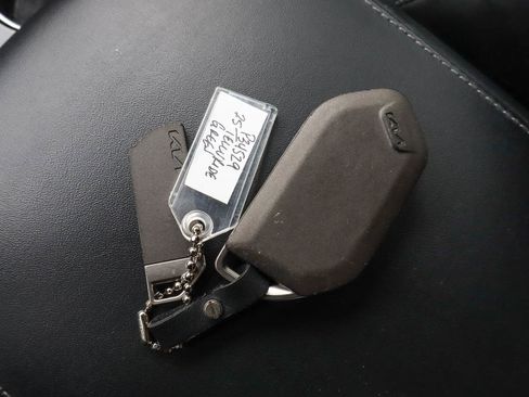Used 2025 Kia Telluride S FWD image 36