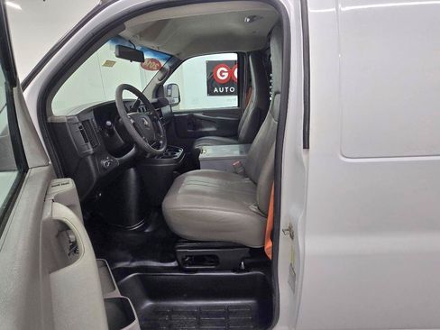 Used 2014 Chevrolet Express 2500 RWD image 8