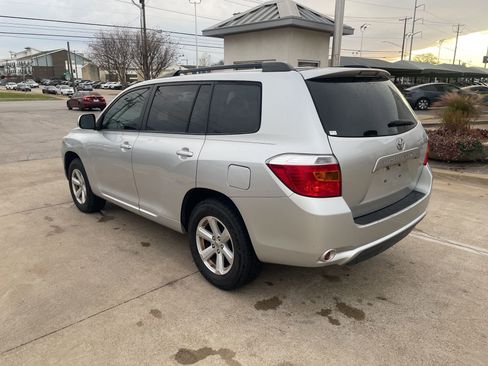 Used 2010 Toyota Highlander 2WD image 7