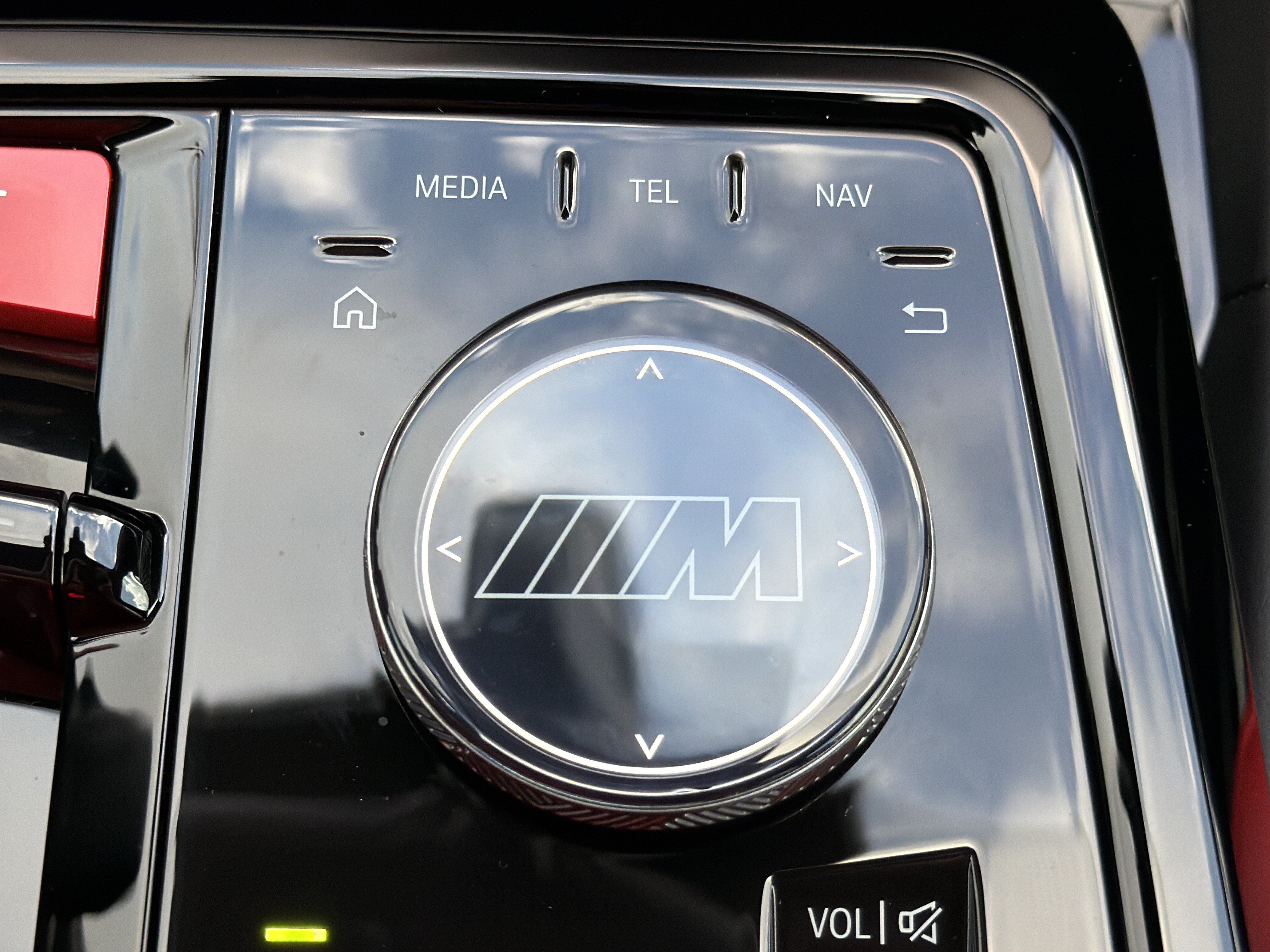 Certified 2026 BMW M5 w/ Executive Package AWD/4WD image 9