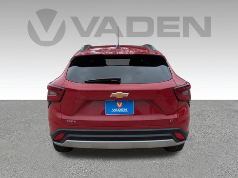 New 2026 Chevrolet Trax LT w/ Sunroof Package FWD image 27