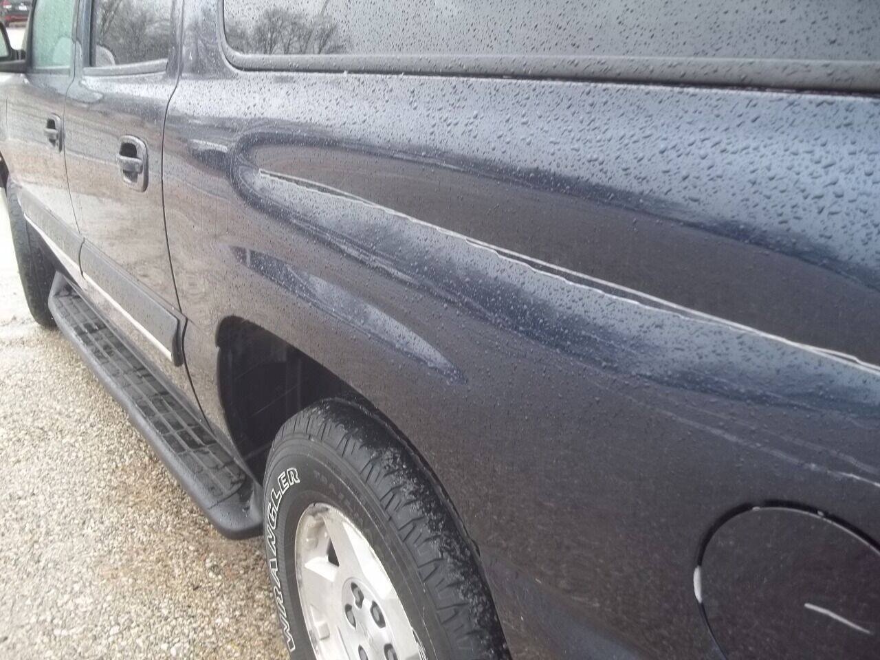 Used 2004 Chevrolet Suburban LT w/ Preferred Equipment Group AWD/4WD image 9