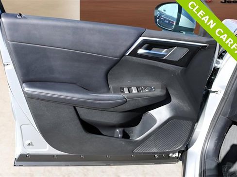 Used 2024 Mitsubishi Outlander SE image 10