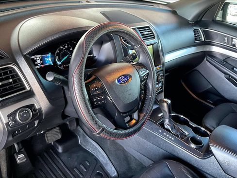 Used 2016 Ford Explorer XLT w/ Equipment Group 202A FWD image 15