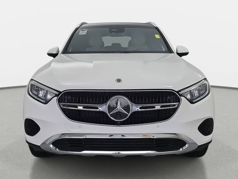 Used 2025 Mercedes-Benz GLC 300 image 2