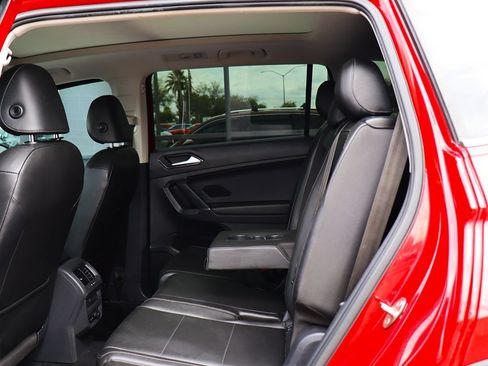 Used 2018 Volkswagen Tiguan SEL w/ 3rd Row Seat Package AWD/4WD image 36