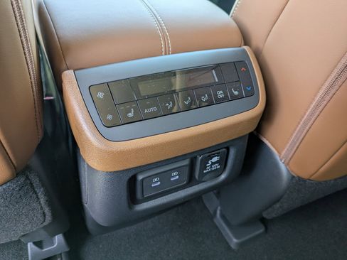 New 2026 Nissan Pathfinder Platinum image 27