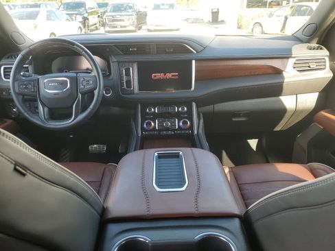 Used 2024 GMC Yukon Denali Ultimate w/ LPO, Floor Liner Package AWD/4WD image 9