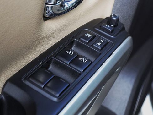 Used 2017 Nissan Titan SL RWD image 24