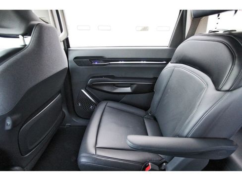 Used 2024 Kia EV9 Light Long Range RWD image 13