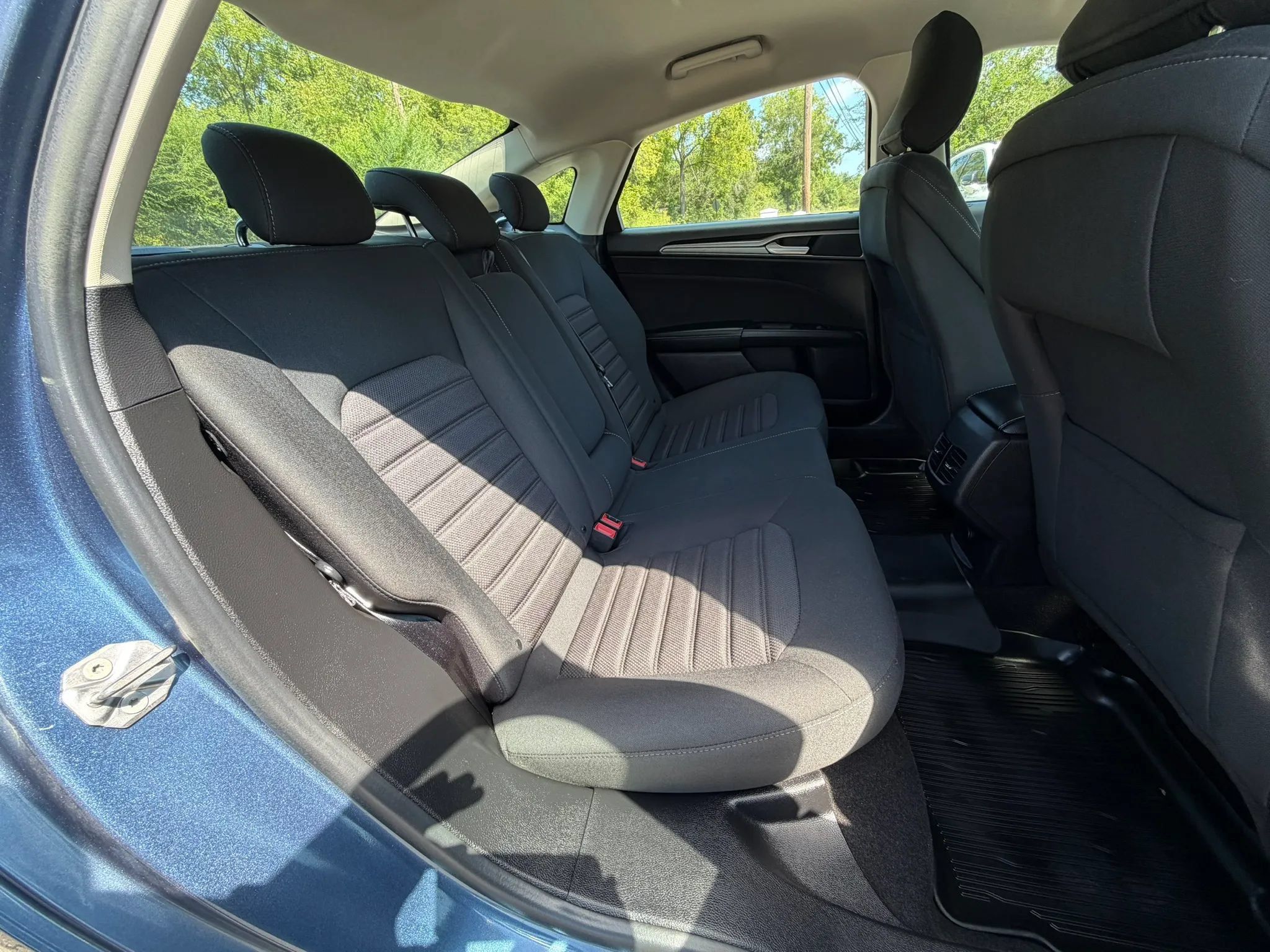 Used 2019 Ford Fusion SE FWD image 18