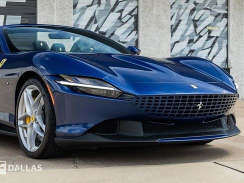 Used 2025 Ferrari Roma Spider RWD image 2