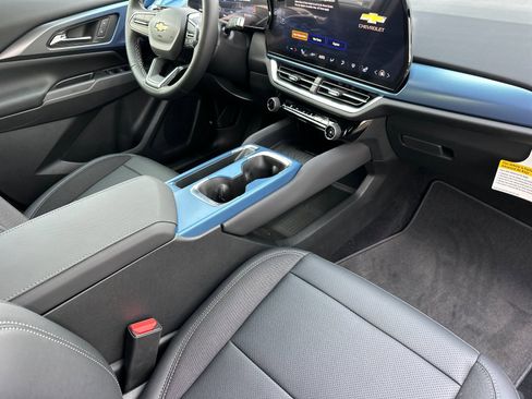 New 2026 Chevrolet Equinox EV LT image 18