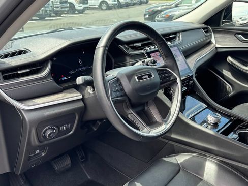 Used 2022 Jeep Grand Cherokee Limited AWD/4WD image 14