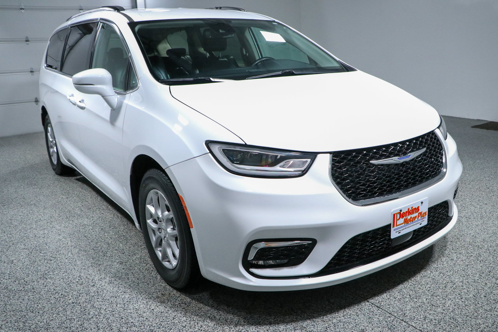 Used 2022 Chrysler Pacifica Touring-L FWD image 5