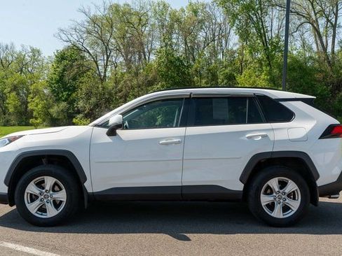 Used 2019 Toyota RAV4 XLE w/ Convenience Package AWD/4WD image 9