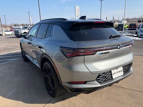 Used 2024 Chevrolet Equinox EV RS image 4