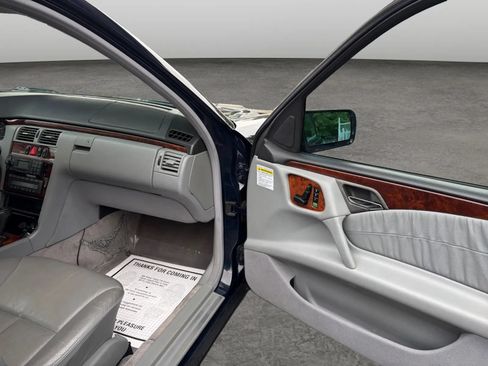 Used 1999 Mercedes-Benz E 320 Sedan image 19