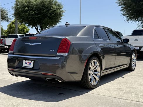 Used 2019 Chrysler 300 Limited RWD image 5