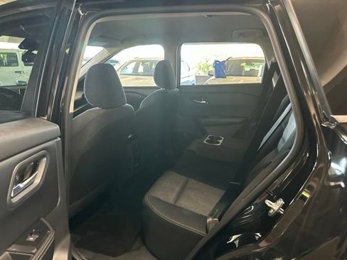 Used 2024 Nissan Rogue SV AWD/4WD image 3