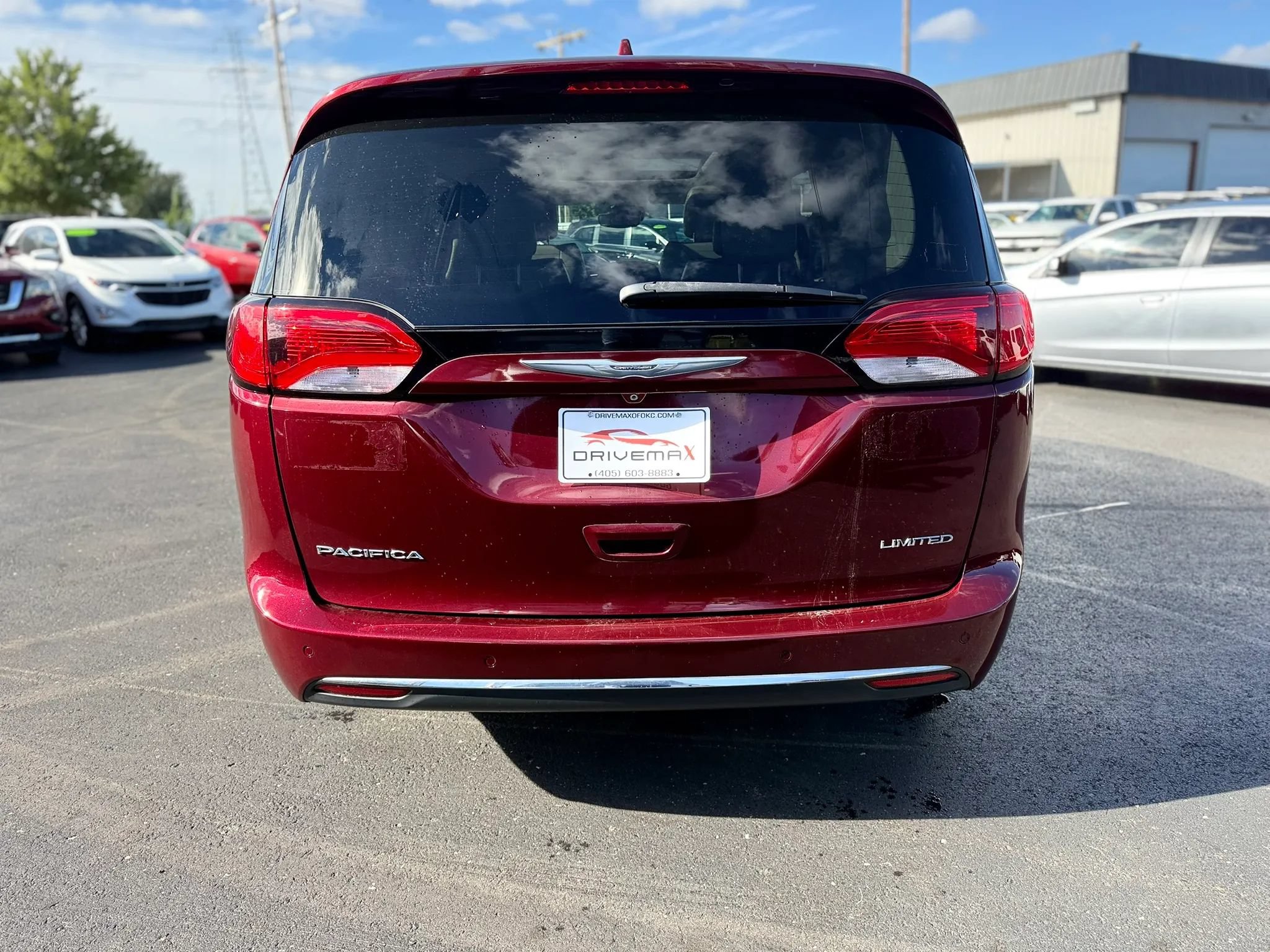 Used 2017 Chrysler Pacifica Limited w/ Advanced Safetytec Group FWD image 4