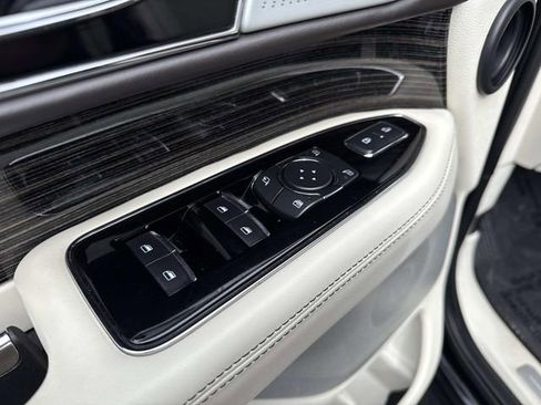 Used 2021 Lincoln Navigator Black Label w/ Cargo Convenience Package image 9