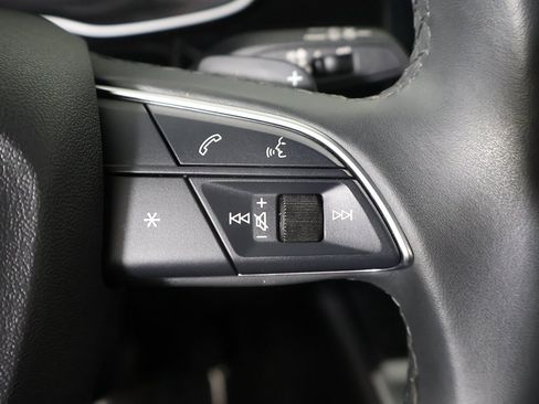 Used 2025 Audi Q3 2.0T Premium image 40