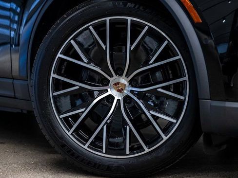 New 2025 Porsche Macan Electric image 18