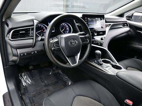 Used 2022 Toyota Camry LE FWD image 13