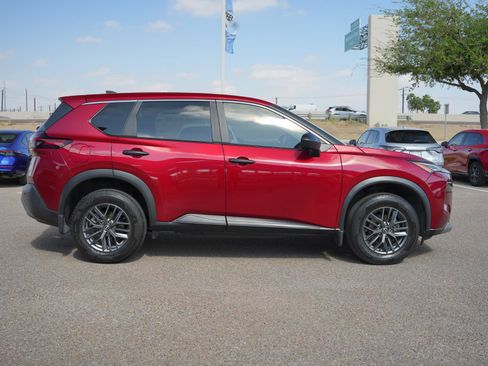 Used 2023 Nissan Rogue S image 4