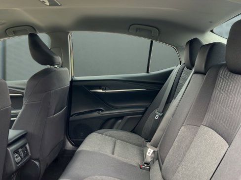 Used 2025 Toyota Camry LE image 7