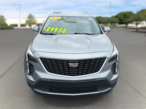 Used 2023 Cadillac XT4 Premium Luxury FWD image 2