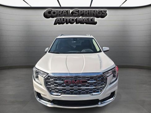 Used 2023 GMC Terrain Denali image 2