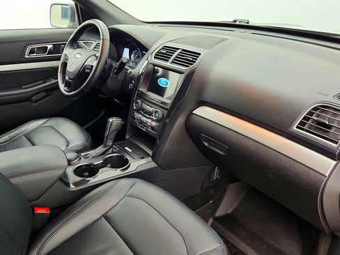 Used 2017 Ford Explorer XLT w/ Equipment Group 202A image 26
