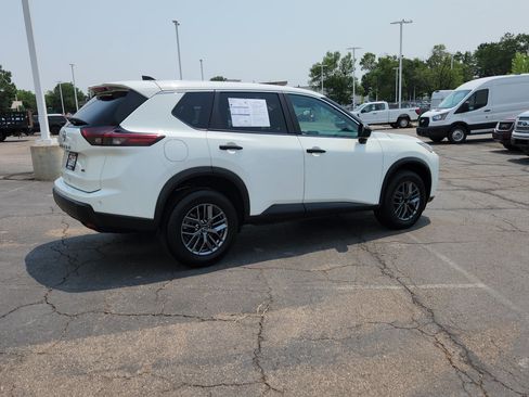 Used 2024 Nissan Rogue S AWD/4WD image 11