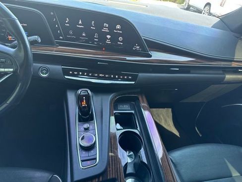 Used 2021 Cadillac Escalade ESV Premium Luxury w/ Driver Assist Tech Package AWD/4WD image 4
