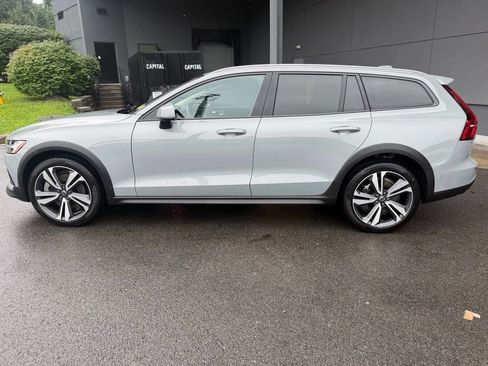 Certified 2024 Volvo V60 B5 Cross Country Plus w/ Protection Package Premier AWD/4WD image 3